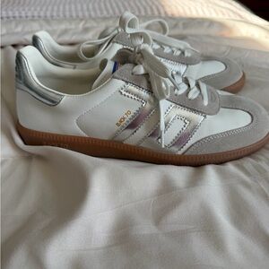 Back 70 Cloud Sneakers